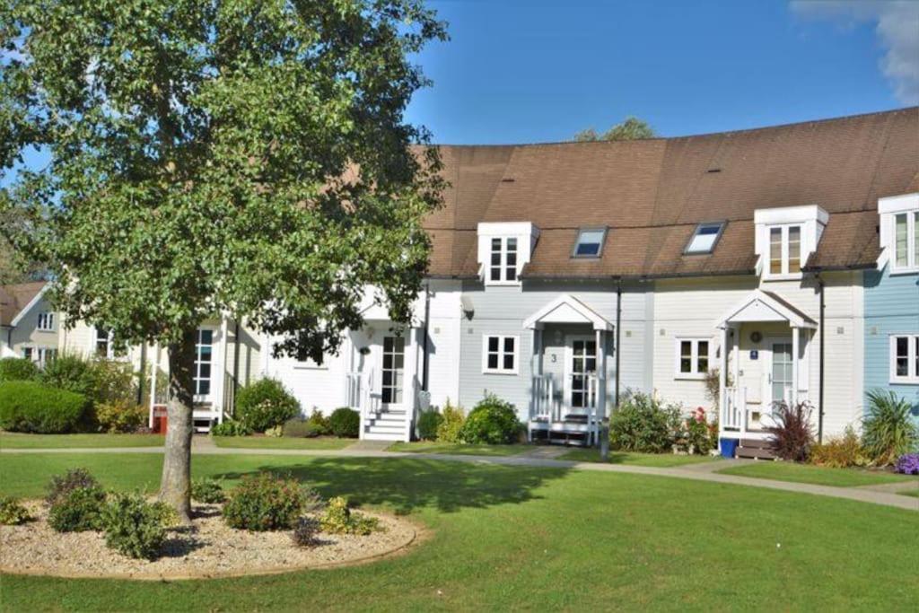 Cotswold Lake House Cirencester Buitenkant foto